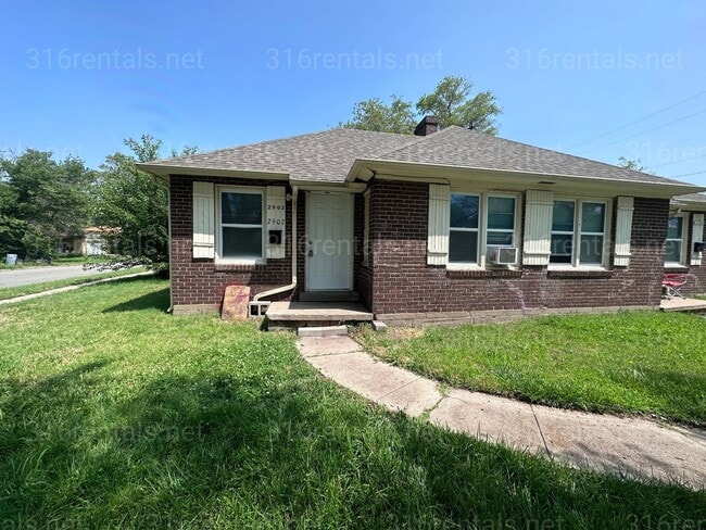 property at 2902 E Shadybrook Ln