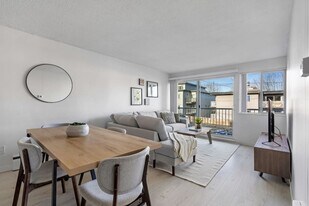 55 E 12th Ave in Vancouver, BC - Building Photo