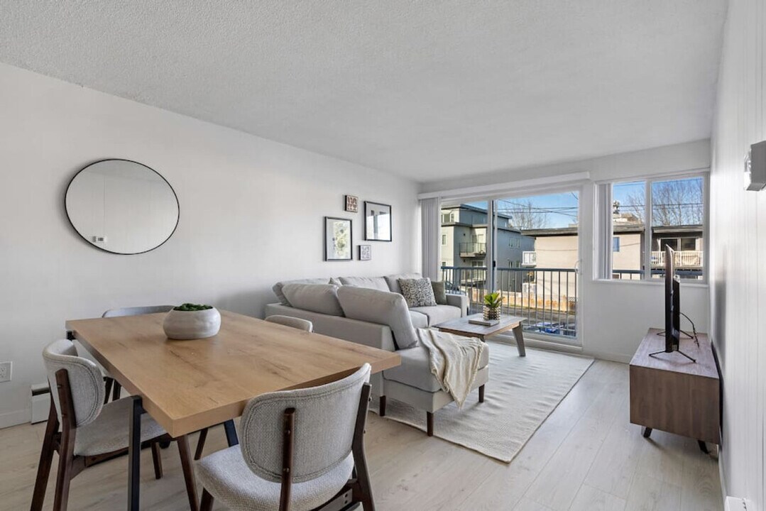55 E 12th Ave in Vancouver, BC - Building Photo