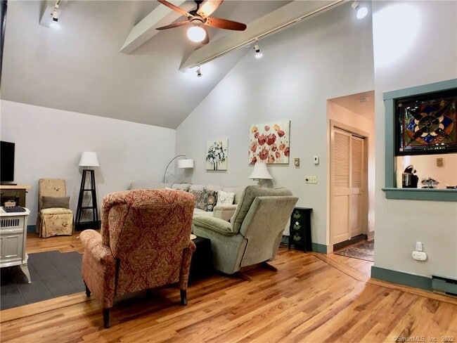 5 Reservoir St in Bethel, CT - Building Photo - Building Photo