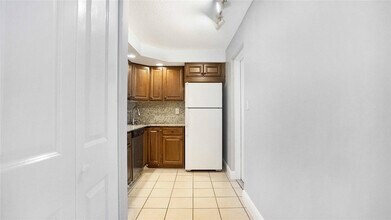 3111 Oakland Shores Dr in Oakland Park, FL - Foto de edificio - Building Photo