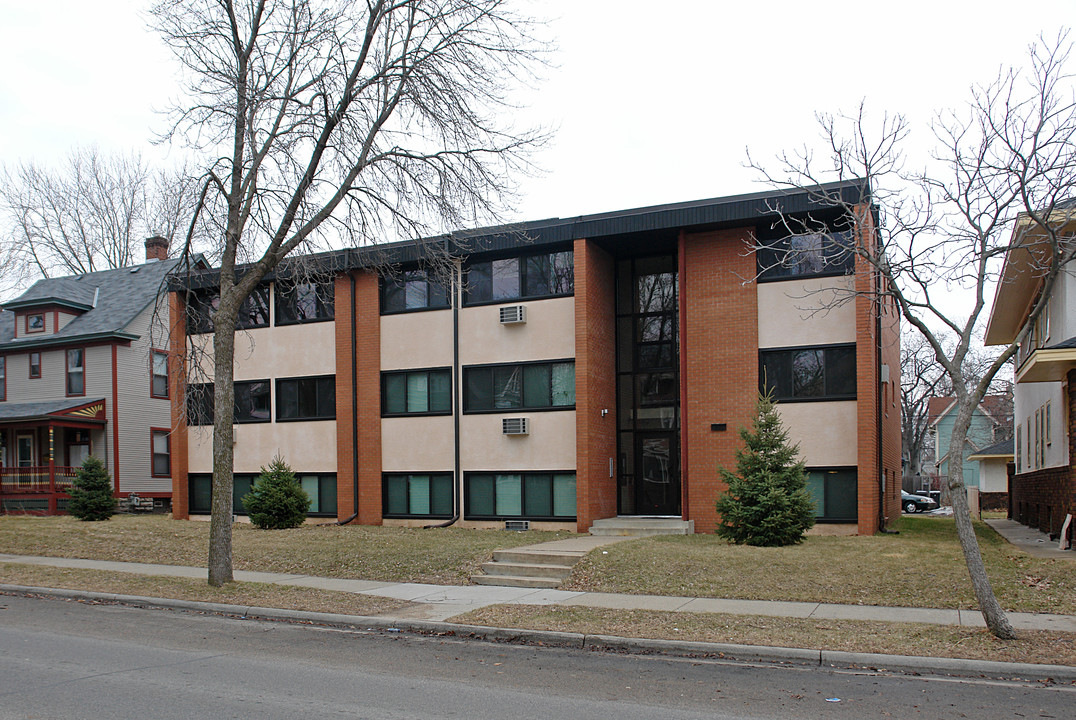 Wexler Apartments in Minneapolis, MN - Building Photo