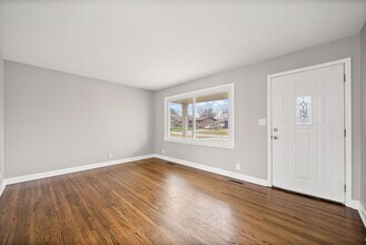 2215 Green Acres Dr in Clarksville, TN - Building Photo - Building Photo