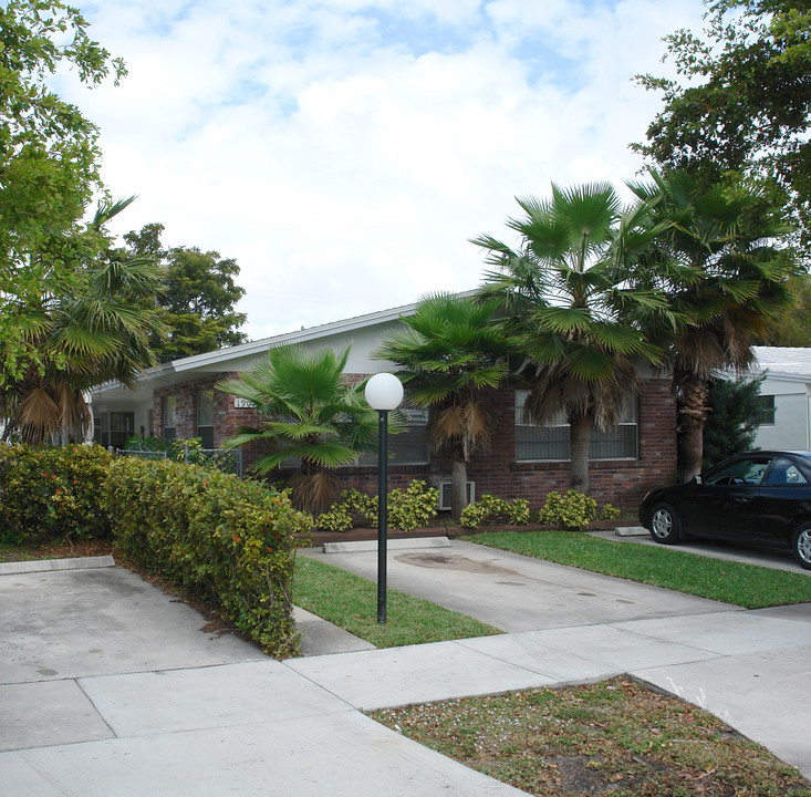 1911 Scott St in Hollywood, FL - Building Photo