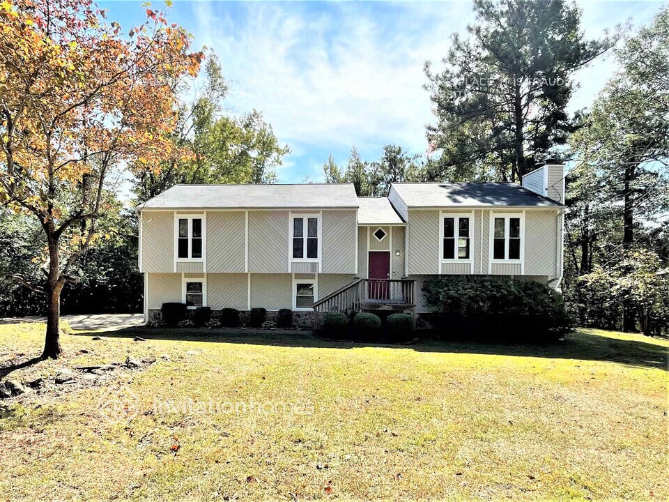 9082 Green Pines Ct in Douglasville, GA - Building Photo