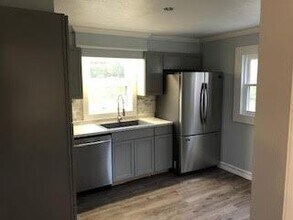 2412 E Lakeview Dr in Johnson City, TN - Building Photo - Building Photo