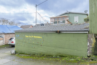 1226 Gregory Way in Bremerton, WA - Building Photo - Building Photo