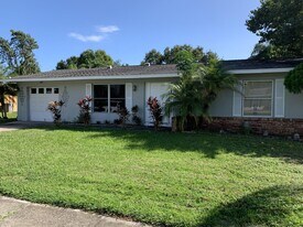 273 NE Ardsley Dr in Port St. Lucie, FL - Building Photo
