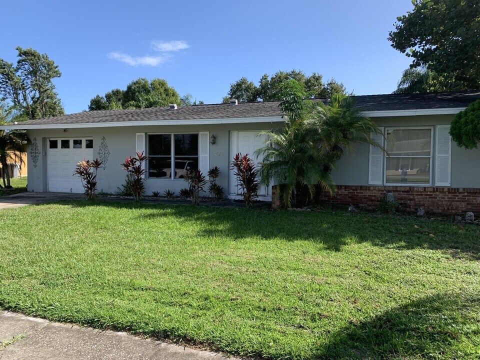 273 NE Ardsley Dr in Port St. Lucie, FL - Building Photo