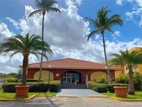 7010 NW 186th St in Hialeah, FL - Building Photo - Building Photo