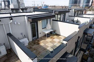 32 Fieldway Rd in Toronto, ON - Building Photo - Building Photo