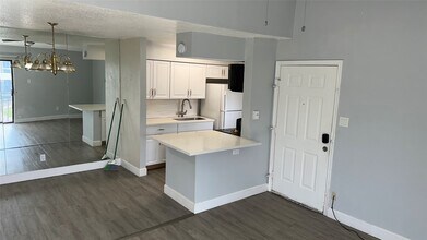 9550 Deering Dr in Houston, TX - Building Photo - Building Photo