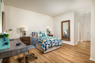 Calista Luxury Townhomes in Fontana, CA - Foto de edificio - Building Photo