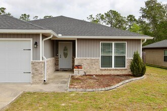 130 Lillian Wy in Crestview, FL - Building Photo - Building Photo