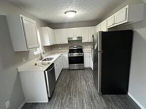 718 Euclid Ave in Akron, OH - Foto de edificio - Building Photo