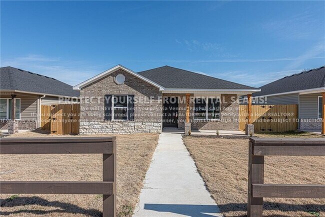 2590 S Ouachita Dr in Fayetteville, AR - Building Photo - Building Photo