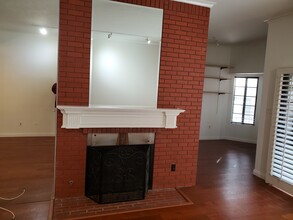 1313 Valley View Rd, Unit 110 in Glendale, CA - Foto de edificio - Building Photo