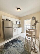 7941 NW 14th Pl in Miami, FL - Building Photo