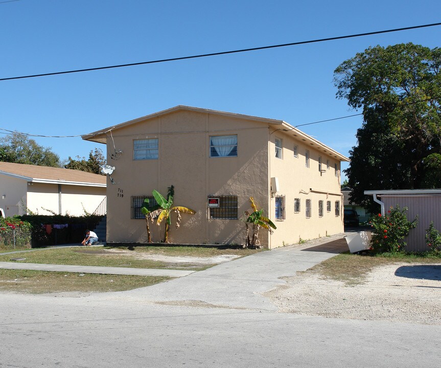 711-719 SW 1st Ave in Homestead, FL - Building Photo