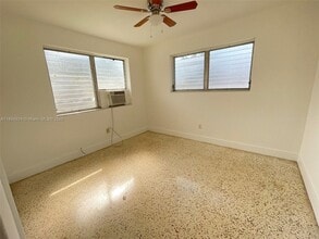 527 SW 10th St in Miami, FL - Building Photo - Building Photo
