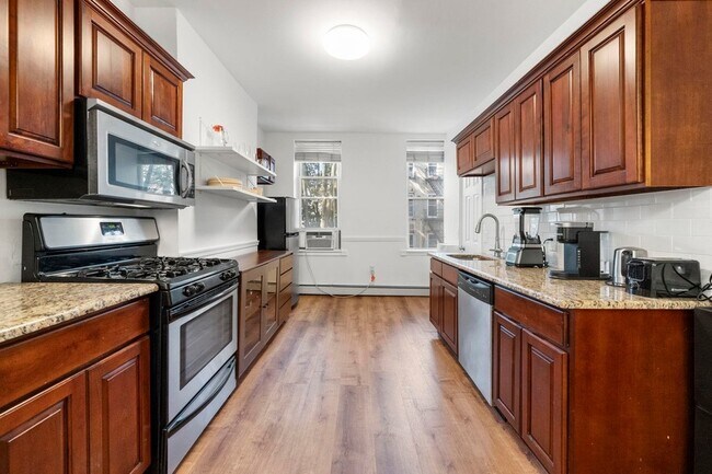 208 7th St in Jersey City, NJ - Building Photo - Building Photo