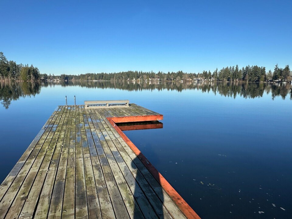 17303 Spanaway Loop Rd S in Spanaway, WA - Building Photo