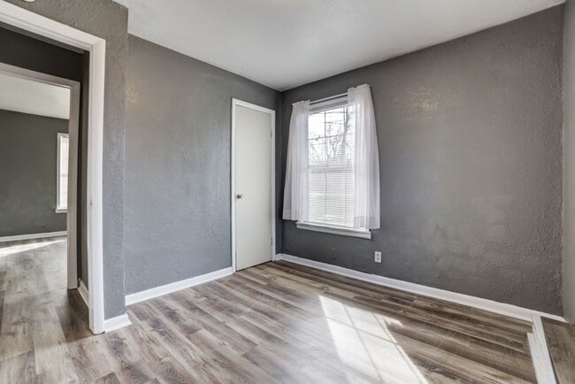 property at 618 E 49th Pl N