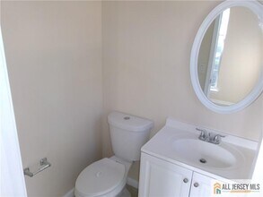 153 Susan Ct in Kendall Park, NJ - Building Photo - Building Photo
