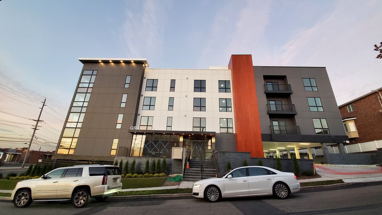 GRAND 48 in Palisades Park, NJ - Building Photo