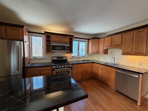 67 Fairfax St, Unit 1 in Somerville, MA - Foto de edificio - Building Photo