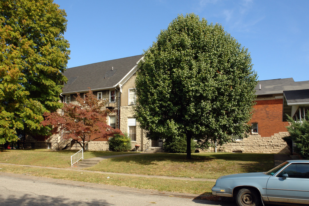 1401 Pine St in Kenova, WV - Foto de edificio