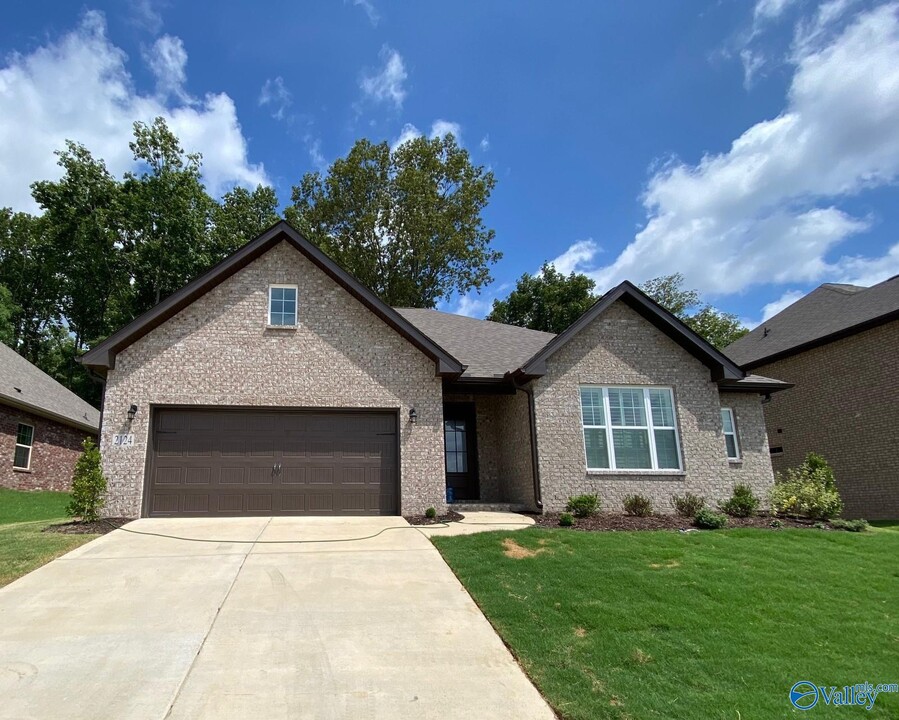 2124 Big Leaf Dr SW in Huntsville, AL - Foto de edificio