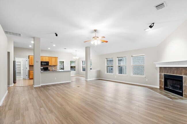 2205 Speidel Dr in Pflugerville, TX - Foto de edificio - Building Photo