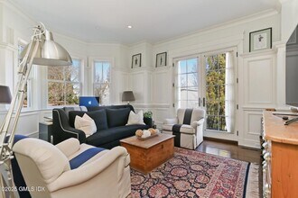 523 E Putnam Ave, Unit B in Greenwich, CT - Building Photo - Building Photo