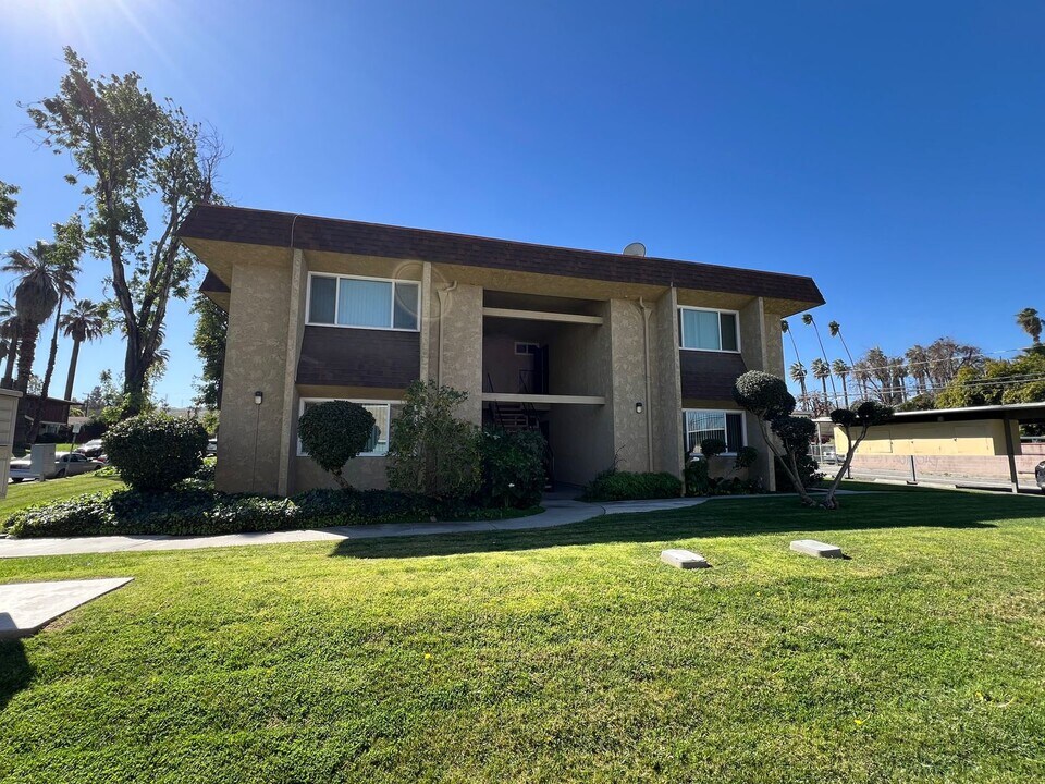 11170 Poplar St in Loma Linda, CA - Building Photo