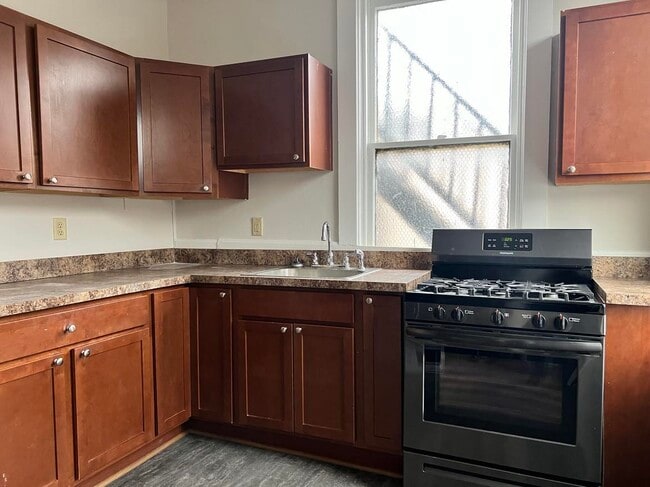 1008 N 2nd St, Unit 2F in Harrisburg, PA - Foto de edificio - Building Photo