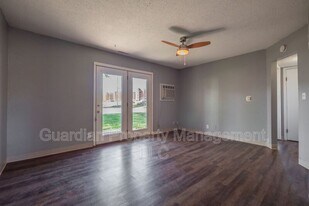 525 W 8th St in Maryville, MO - Building Photo