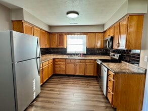 910 4th Ave in De Witt, IA - Foto de edificio - Building Photo