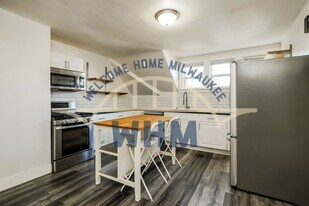 7124 W Moltke Ave in Milwaukee, WI - Building Photo