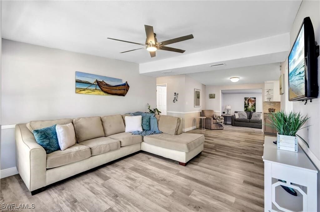 2047 Harbor Ln in Naples, FL - Building Photo