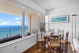 601 Longboat Club Rd in Longboat Key, FL - Building Photo - Building Photo