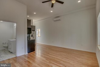 261 S 17th St-Unit -2F in Philadelphia, PA - Foto de edificio - Building Photo