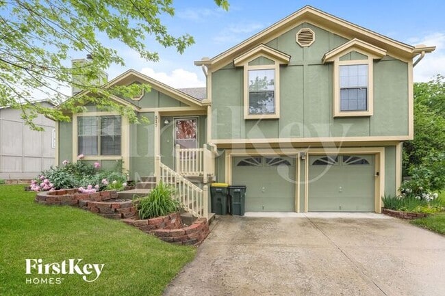 517 SE Onyx Dr in Lee's Summit, MO - Building Photo - Building Photo