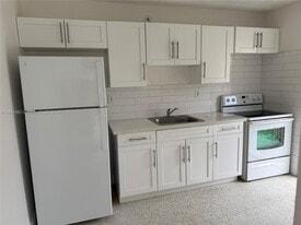 55 W 7th St in Hialeah, FL - Building Photo