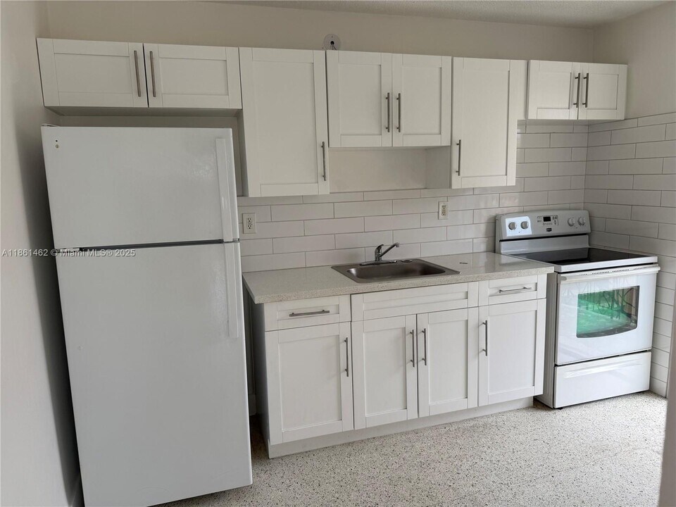 55 W 7th St in Hialeah, FL - Building Photo