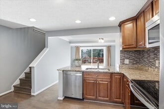 8418 White Feather Ct in Lorton, VA - Building Photo - Building Photo