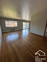 1639 Oakwood Ave in Des Plaines, IL - Building Photo