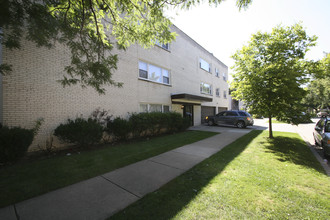 4633 W Madison St in Skokie, IL - Foto de edificio - Building Photo