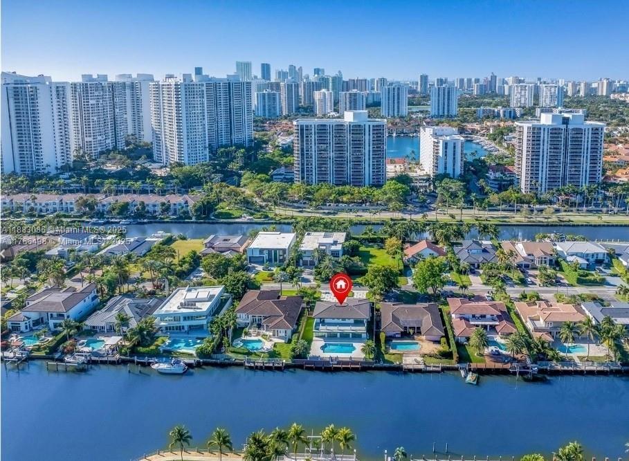 406 Holiday Dr in Hallandale Beach, FL - Building Photo