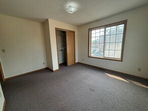 33 W Minnesota St in St. Joseph, MN - Building Photo - Building Photo